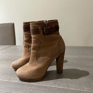 Selling this beautiful Diesel Boot Berry size 8